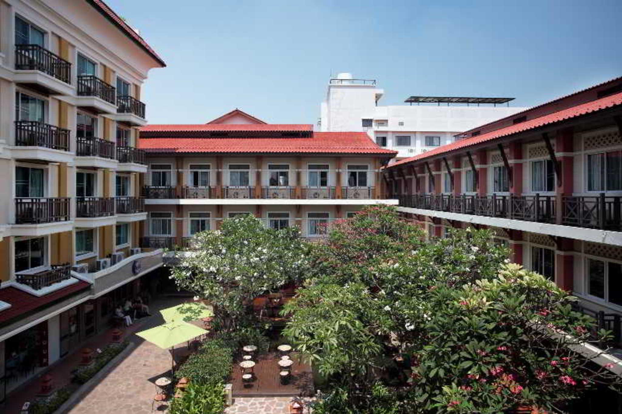 nhà trọ Rambuttri Village Plaza 3*