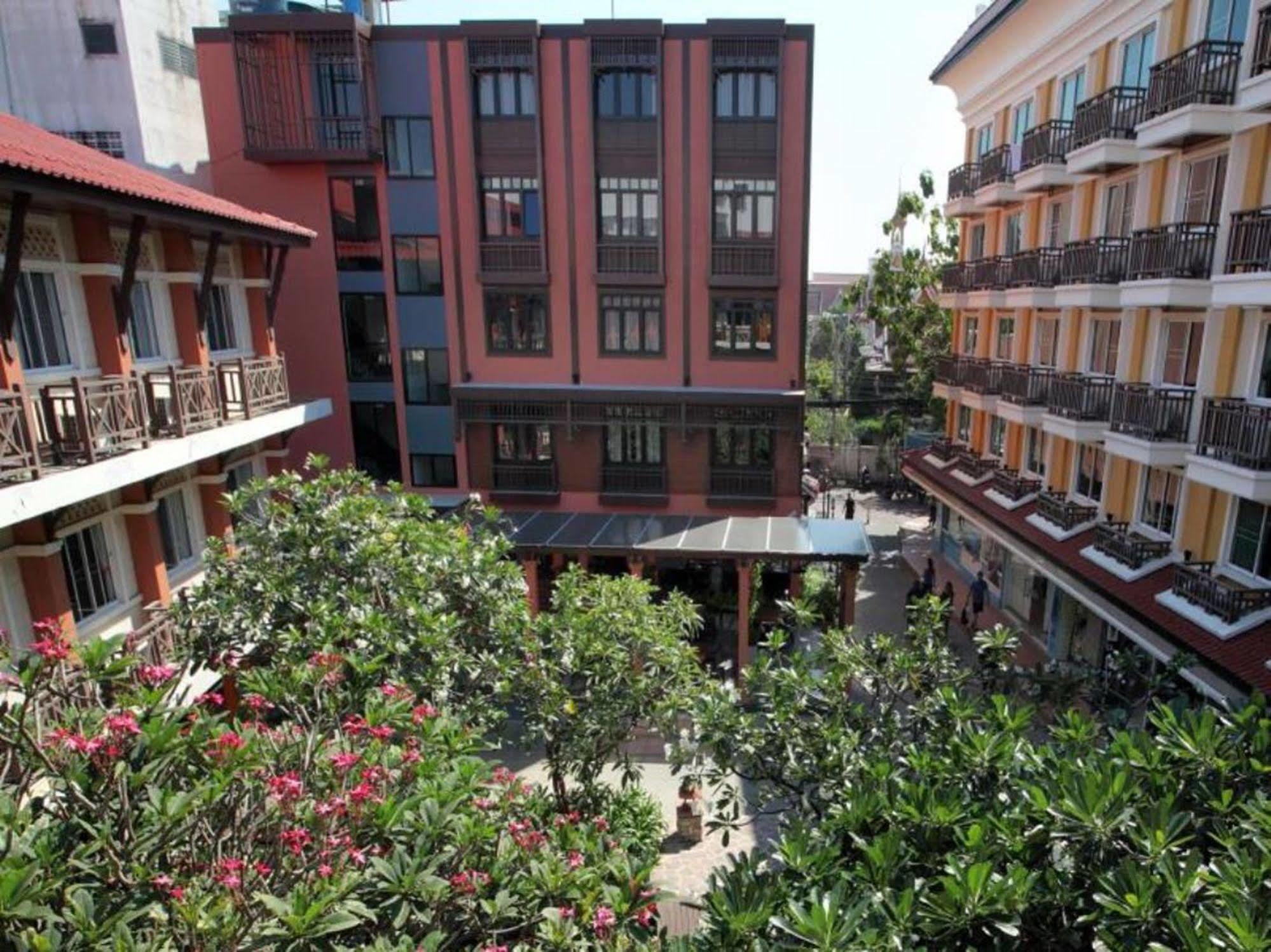 Rambuttri Village Plaza nhà trọ